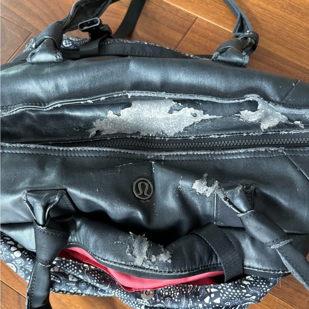 Lululemon Athletica Extra Large 21” Multicolore Tote/Duffle/Gym Bag Navy/Black - Picture 10 of 11